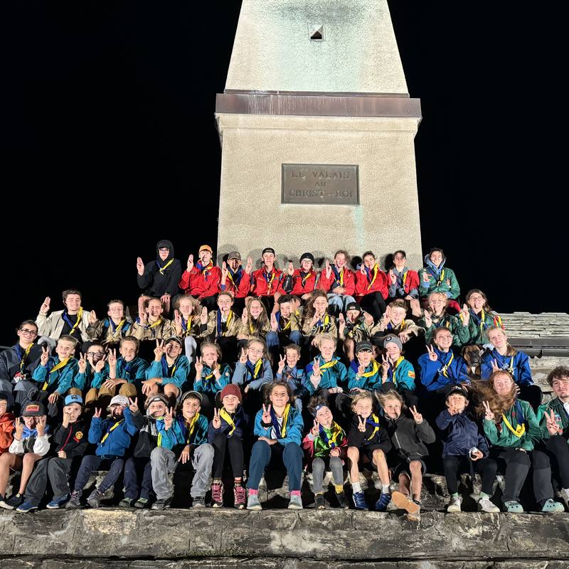 Photo de groupe de nuit